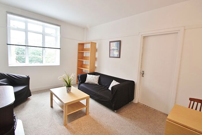 2 Bedroom Flat To Rent In Latymer Court, Hammersmith Road, Hammersmith, W6