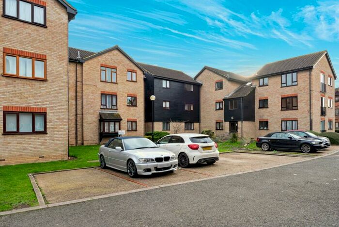 1 Bedroom Apartment To Rent In Firs Close, Mitcham, CR4