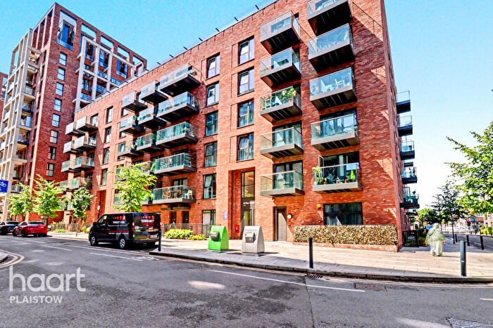 2 Bedroom Apartment For Sale In Thunderer Street, London, E13