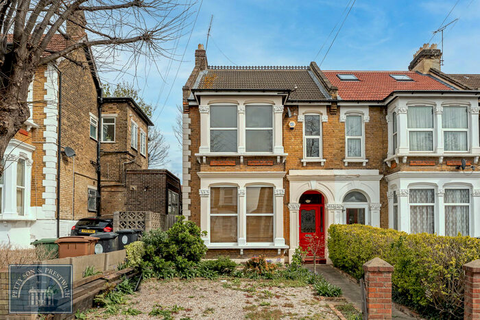 3 Bedroom End Of Terrace House To Rent In Queens Road, London, E11