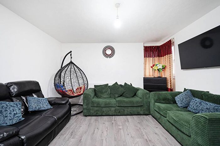 2 Bedroom Flat For Sale In Tillman Street, Tower Hamlets, London, E1