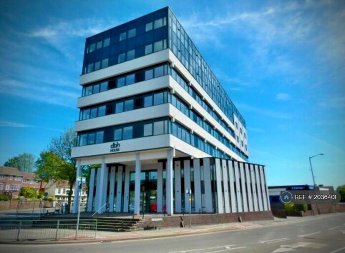 2 Bedroom Flat To Rent In Carlton Square, Carlton, Nottingham, NG4