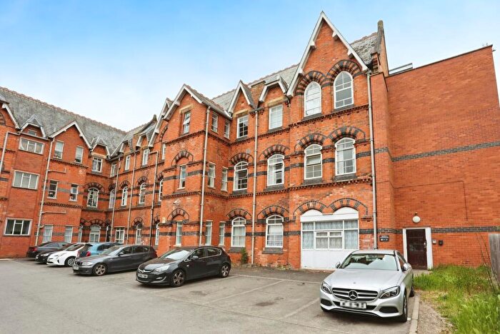 2 Bedroom Flat For Sale In Grosvenor Gate, Leicester, Leicestershire, LE5