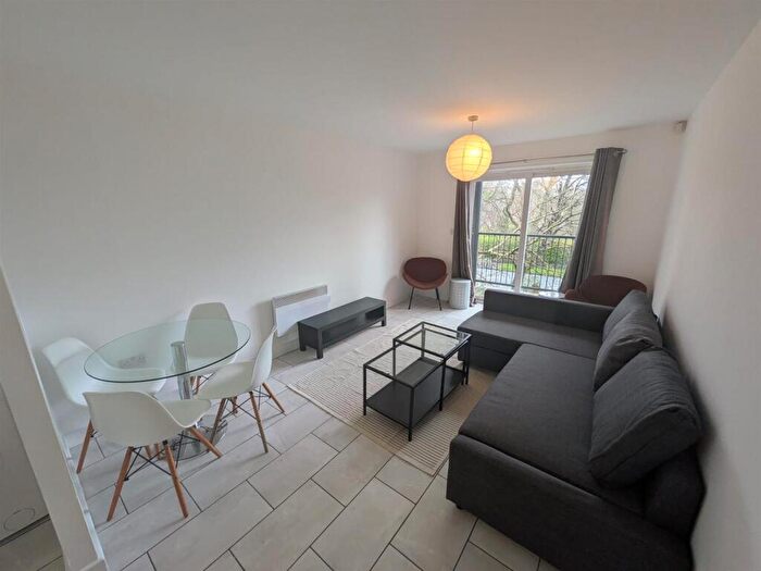 2 Bedroom Flat To Rent In Dawn Court, Wilbraham Road, Manchester, M14