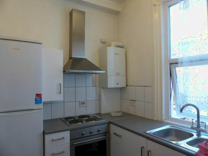 2 Bedroom Flat To Rent In Lewes Road -, P15