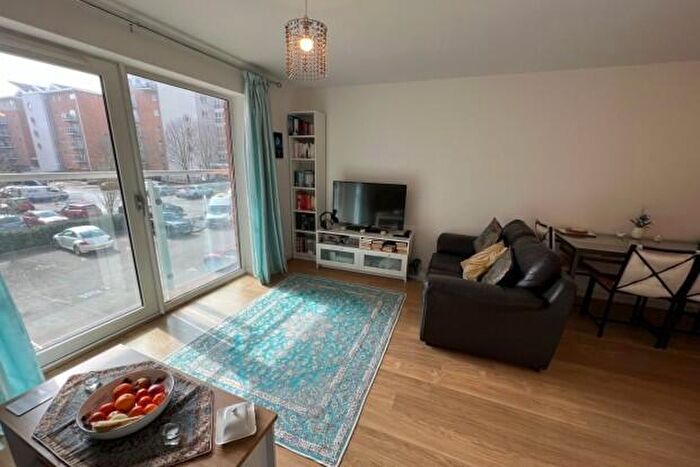 2 Bedroom Flat To Rent In Calais House Cardiff, CF10