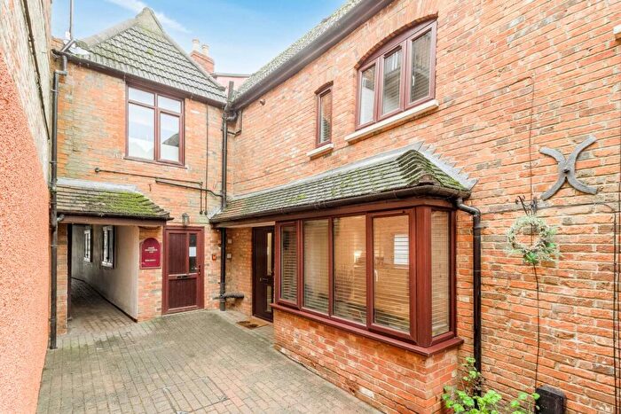 1 Bedroom Mews For Sale In Clifton Court, Newport Pagnell, MK16