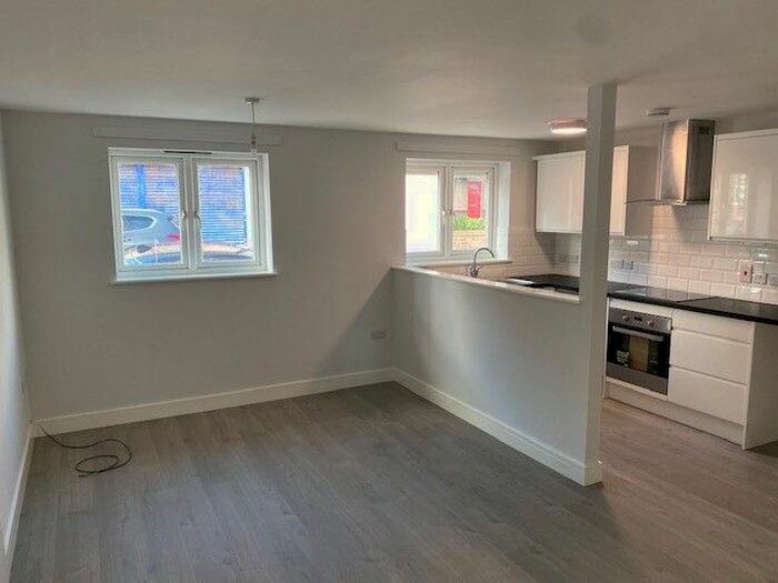 1 Bedroom Flat To Rent In Kings Crescent, Edlington, DN12