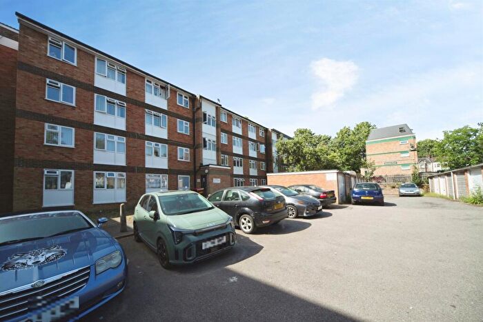 2 Bedroom Flat For Sale In Brook Street, Luton, LU3