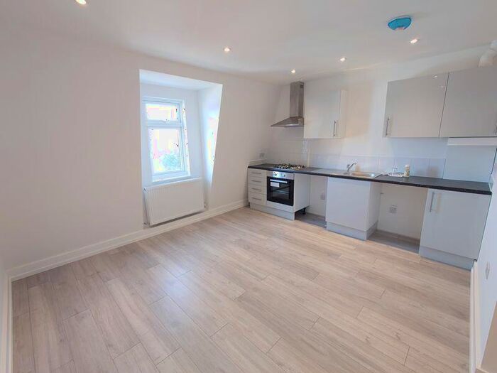 1 Bedroom Flat To Rent In Coulsdon Road, Caterham, CR3