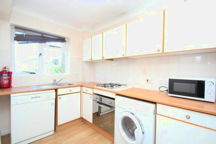 2 Bedroom Flat To Rent In Fleetwood Close, Croydon, CR0