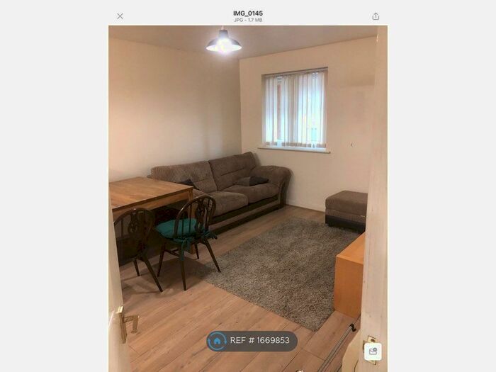 2 Bedroom Flat To Rent In Dean House, Bishop's Stortford, CM23