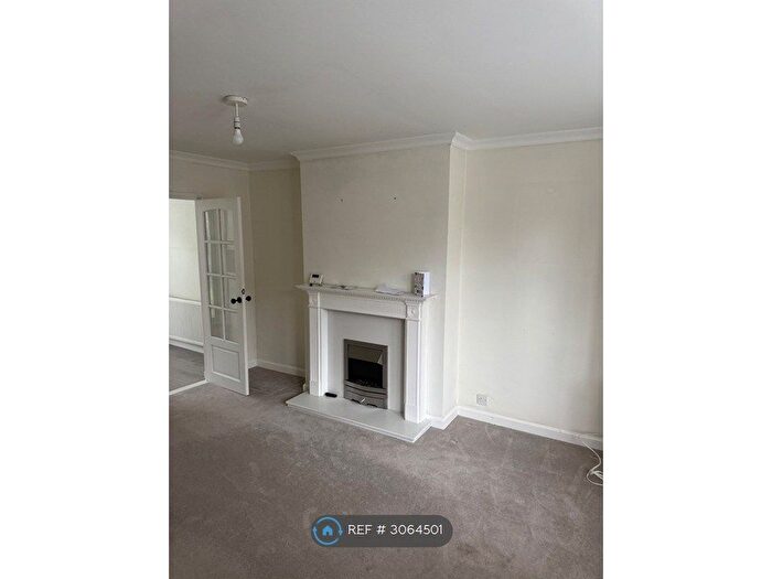 2 Bedroom Semi-Detached House To Rent In Victoria Road, Leeds, LS20