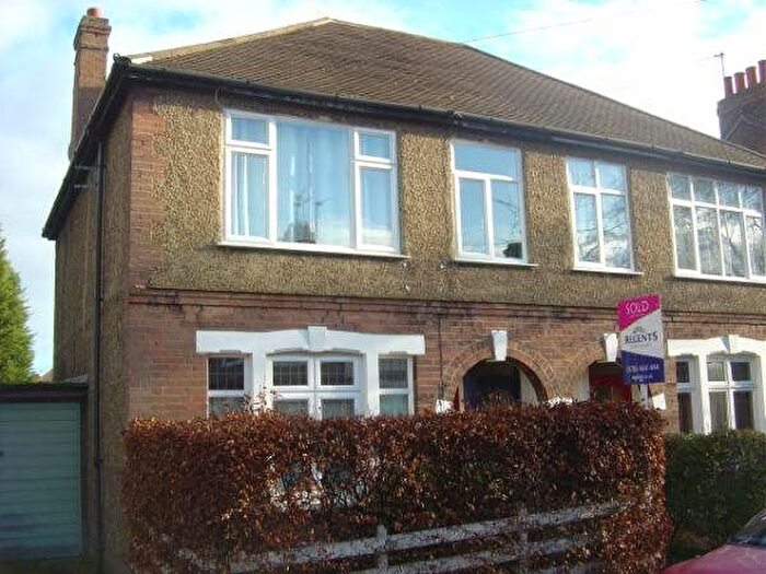 1 Bedroom Maisonette To Rent In Penton Avenue, Staines, TW18