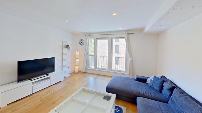 2 Bedroom Flat To Rent In Melvin Walk, Edinburgh, EH3