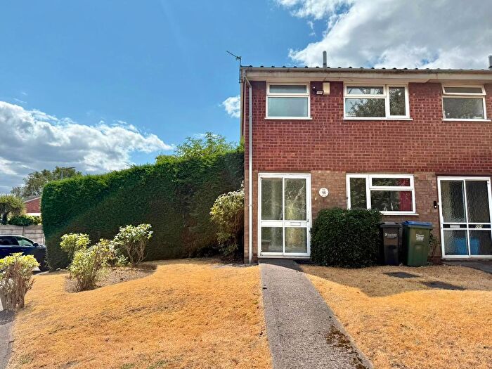 3 Bedroom Detached House For Sale In Beacon View Road, West Bromwich, West Midlands, B71