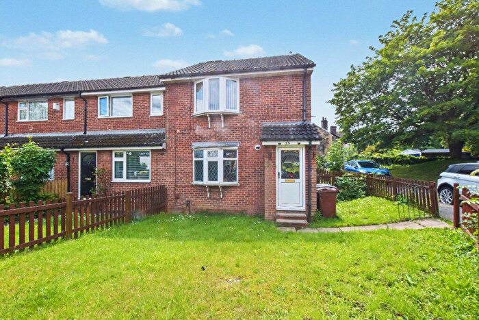 1 Bedroom Apartment For Sale In Cross Lane, Farnley, Leeds, West Yorkshire, LS12