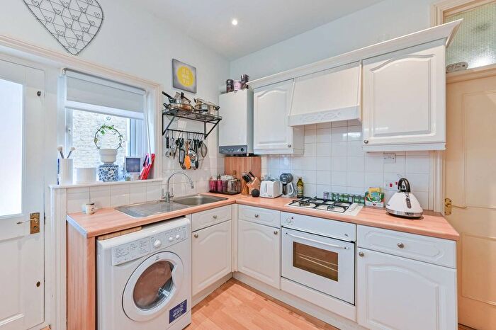 2 Bedroom Flat For Sale In Bavent Road, Camberwell, London, SE5