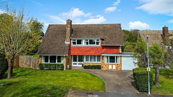 4 Bedroom Detached House For Sale In Gullbrook, Boxmoor, Hertfordshire, HP1