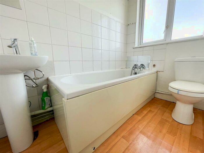 3 Bedroom House To Rent In Rosebery Road, Grays, RM17