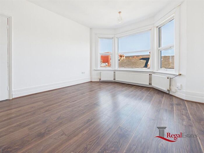 2 Bedroom Flat To Rent In Churchmead Road, London, NW10