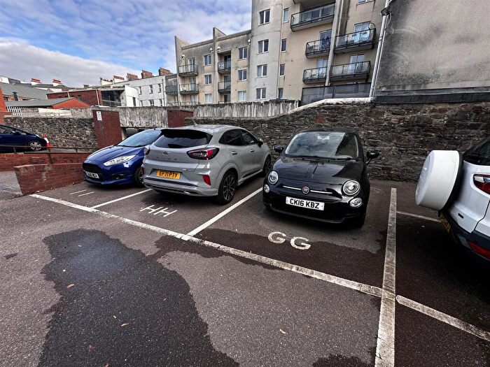 2 Bedroom Apartment To Rent In Mount Stuart Square, Cardiff, CF10