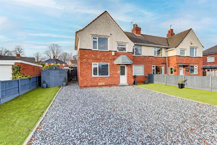 3 Bedroom Semi-Detached House For Sale In Watnall Road, Hucknall, NG15