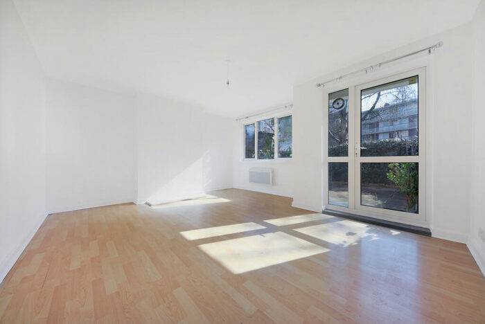 3 Bedroom Flat To Rent In Shaftesbury Court, Shaftesbury Street, N1