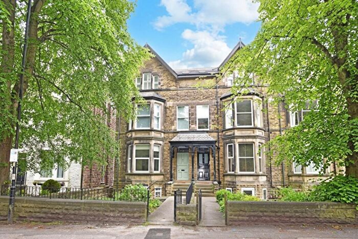 2 Bedroom Flat For Sale In Kings Road, Harrogate, HG1