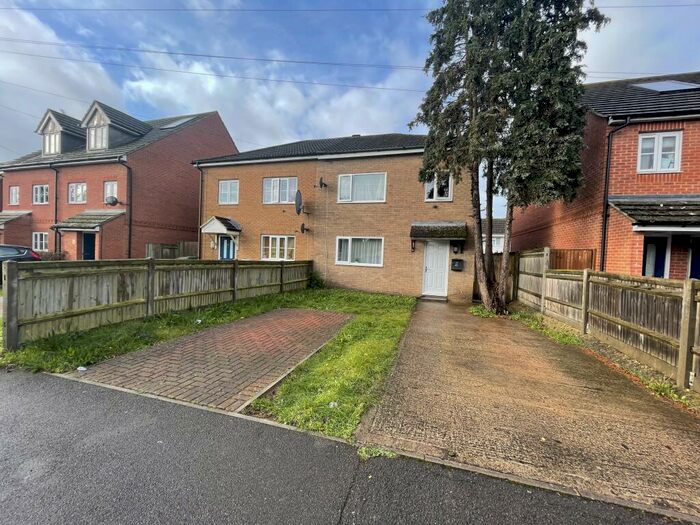 3 Bedroom Semi-Detached House To Rent In Wynbush Road, Oxford, OX4