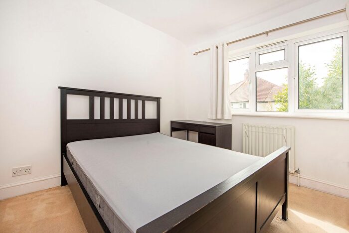 1 Bedroom Flat For Sale In Clonmel Road, Teddington, TW11