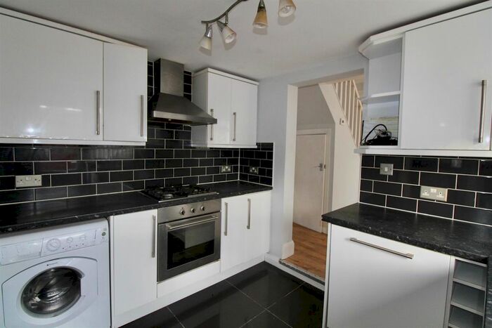 3 Bedroom End Of Terrace House To Rent In Raglan Avenue, Raglan Street, Hull HU5