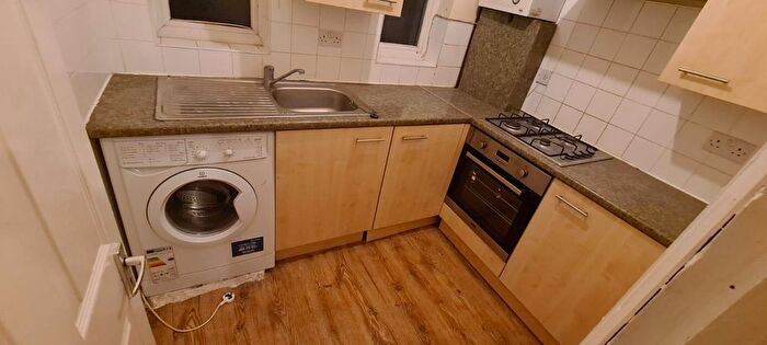 3 Bedroom Flat To Rent In Ilford, IG2