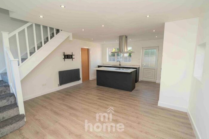 3 Bedroom Semi-Detached House To Rent In Hawthorne Avenue, Newton, PR4