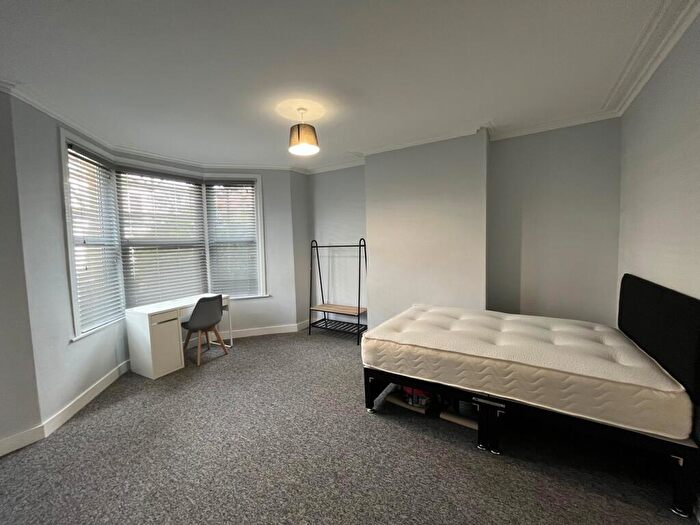6 Bedroom House To Rent In Staple Hill Road, Bristol, BS16