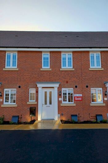 2 Bedroom Terraced House To Rent In Bedroom Terraced House In Sloe Court, CV37