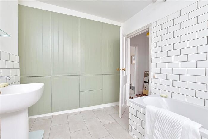 3 Bedroom Terraced House For Sale In North Gardens, Brighton, East Sussex, BN1