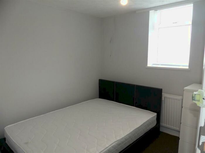 5 Bedroom Detached House To Rent In Holt Road, The Polygon, SO15