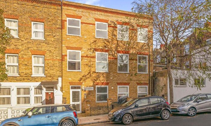 2 Bedroom Flat To Rent In Whateley Road, East Dulwich, SE22