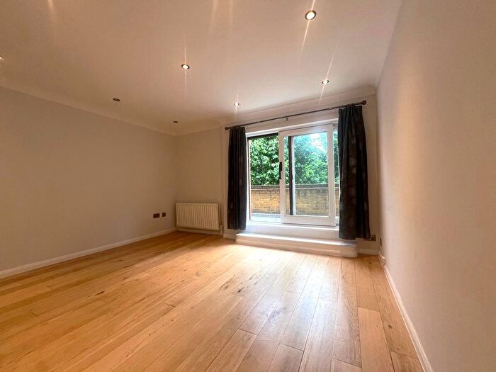 3 Bedroom Flat To Rent In Welland Mews, London, E1W