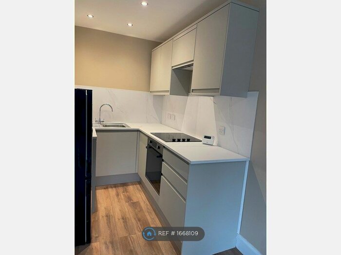 2 Bedroom Flat To Rent In Tollcross Road, Glasgow, G32