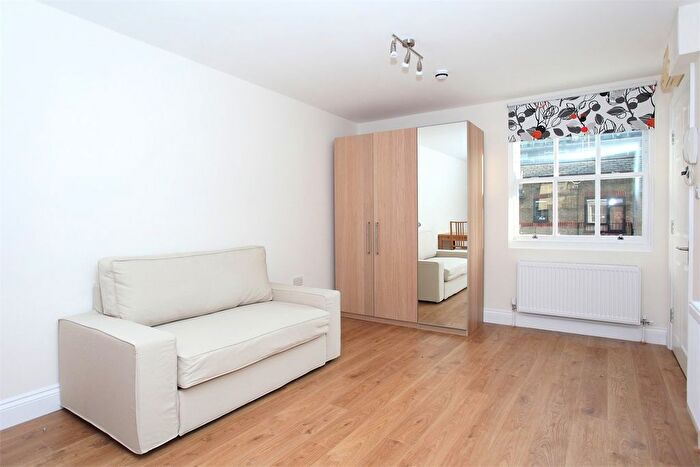 Studio To Rent In Cambridge Grove, London, W6
