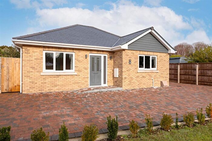 2 Bedroom Detached Bungalow To Rent In Linstone Drive, Norton, Yarmouth, PO41