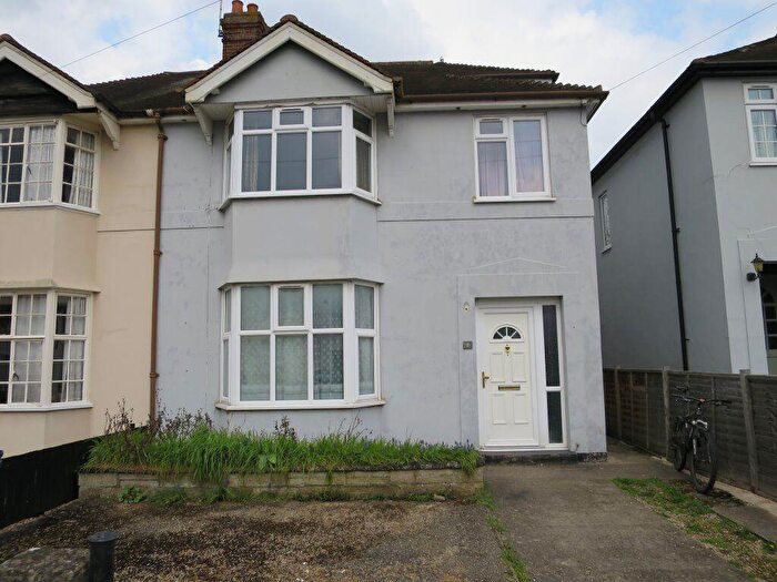 4 Bedroom House To Rent In Kenilworth Avenue, OX4