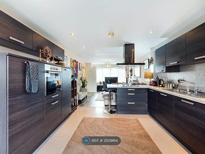 4 Bedroom Semi-Detached House To Rent In Wollaton Road, Nottingham, NG8
