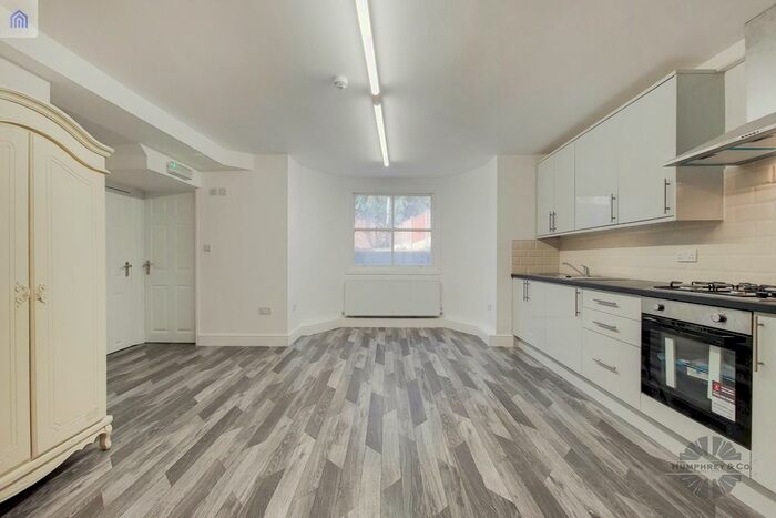 3 Bedroom Maisonette To Rent In Bow Road, London, E3