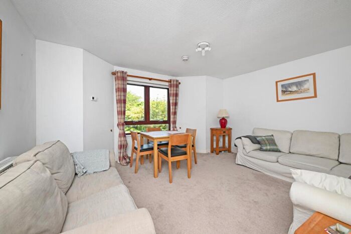 2 Bedroom Flat To Rent In Gilmerton Road, Gilmerton, Edinburgh, EH17