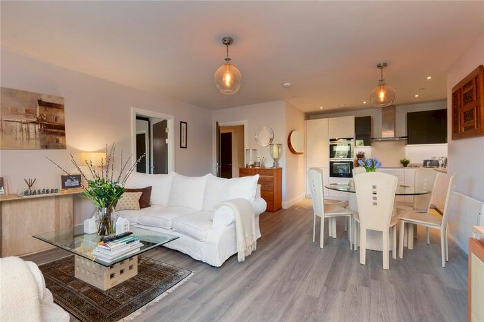 2 Bedroom Flat To Rent In The Potteries, Tunbridge Wells, TN2