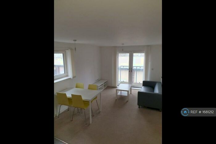 2 Bedroom Flat To Rent In Endeavour House, Salford Quays, M5