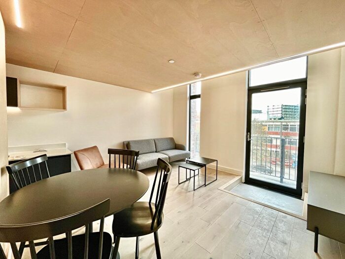 2 Bedroom Flat To Rent In Spinners Way, Manchester, M15